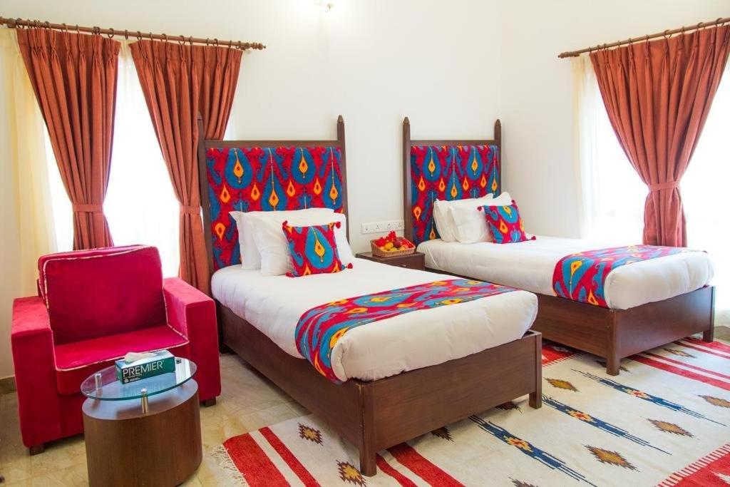 Miraaya Wellness And Golf Resort Chitwan Ngoại thất bức ảnh