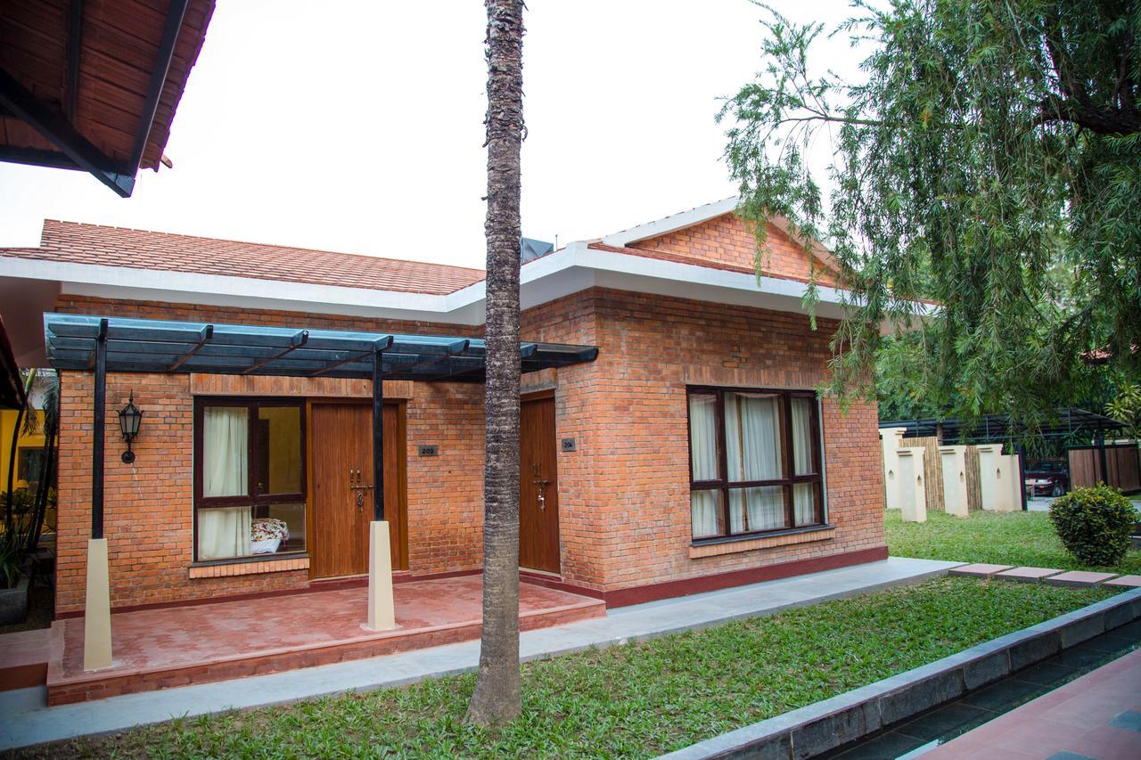 Miraaya Wellness And Golf Resort Chitwan Ngoại thất bức ảnh