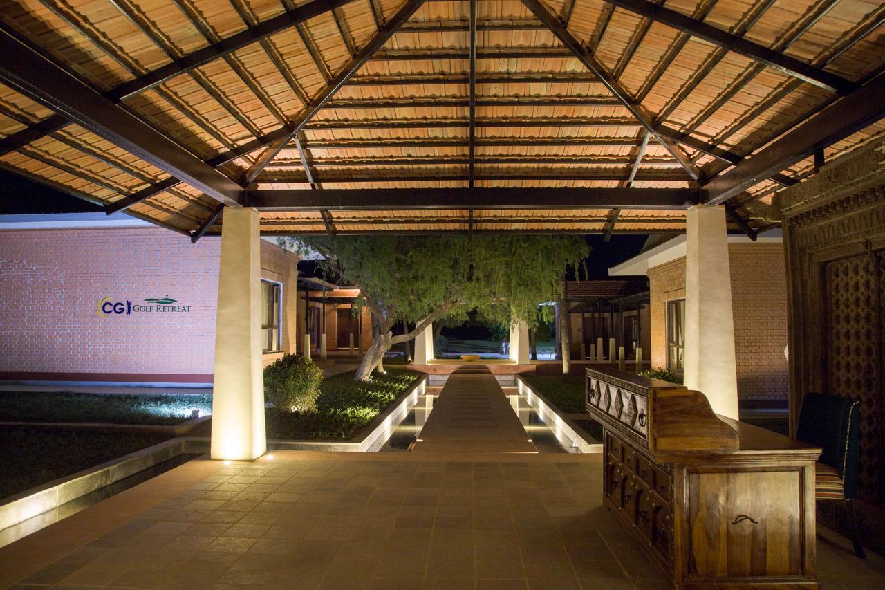 Miraaya Wellness And Golf Resort Chitwan Ngoại thất bức ảnh